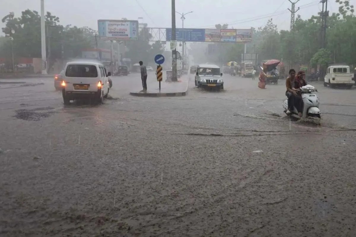 weather update heavy rain flood alert up uttarakhand