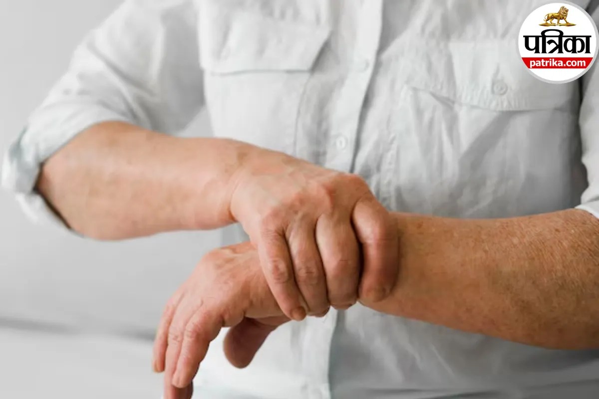 Wrist pain causes,Carpal tunnel syndrome symptoms,,Wrist swelling and numbness,
