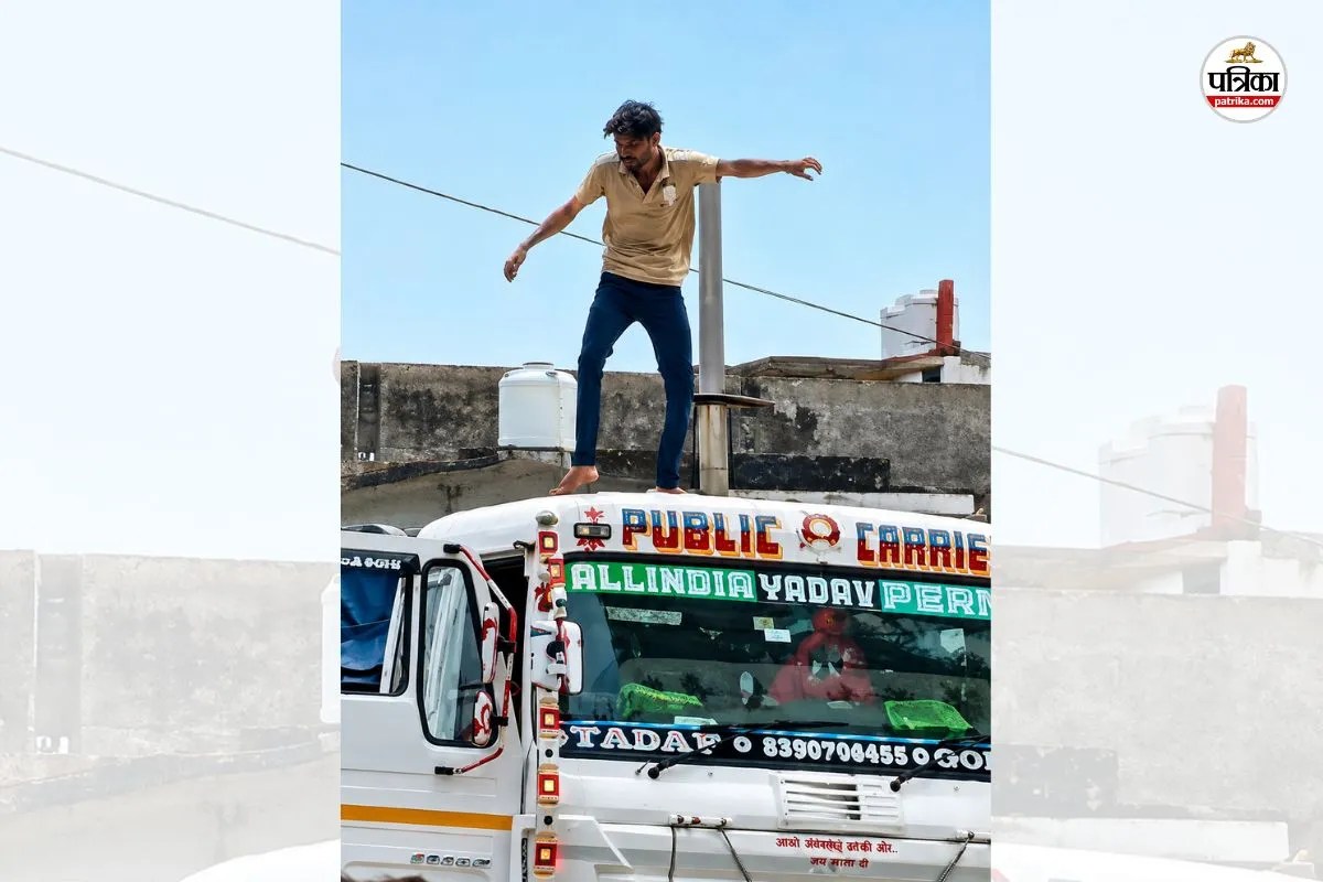 Alwar Driver moving trailer roof climbed and danced video viral