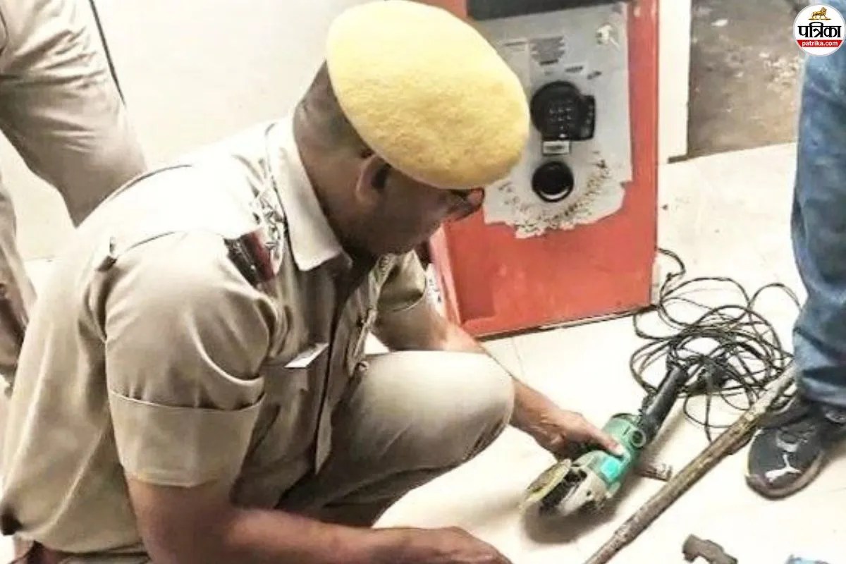 bharatpur cop traps 3 miscreants inside atm