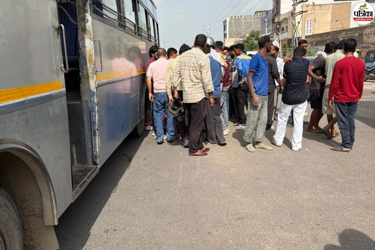 bikaner bus runs over bike rider youth dies