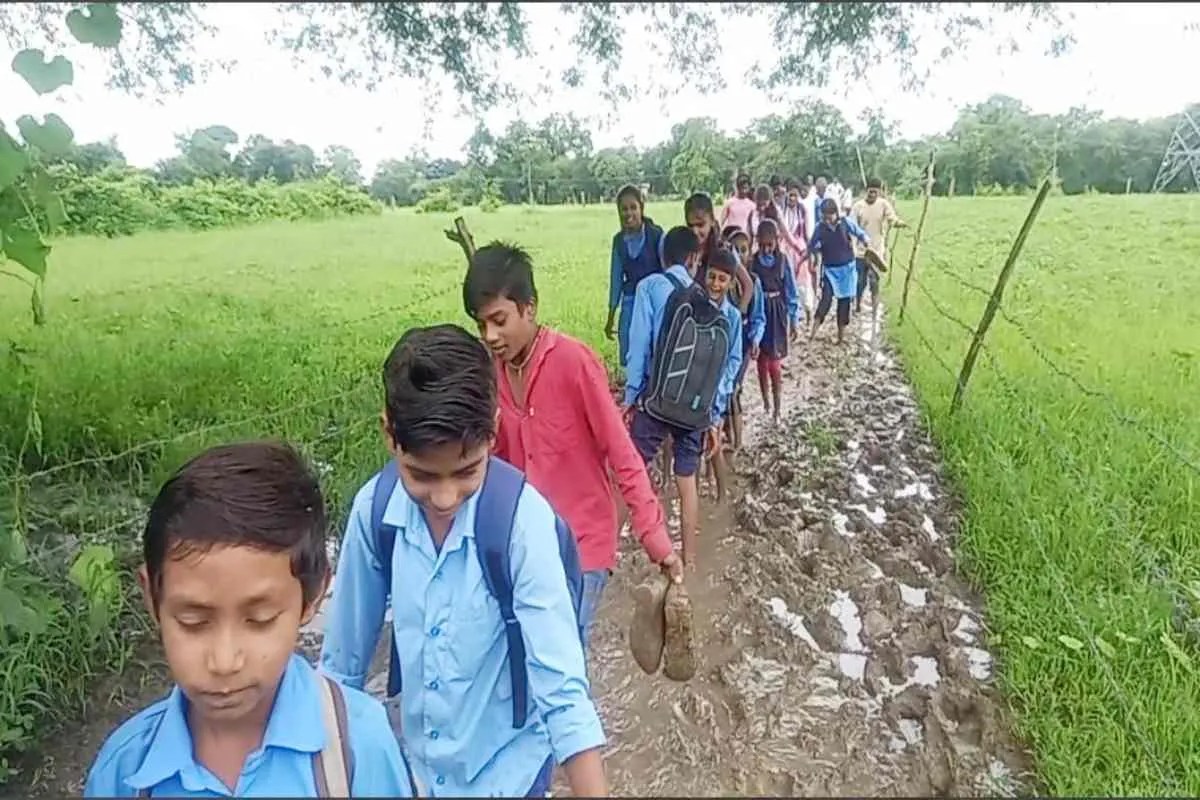 damoh village road problem
