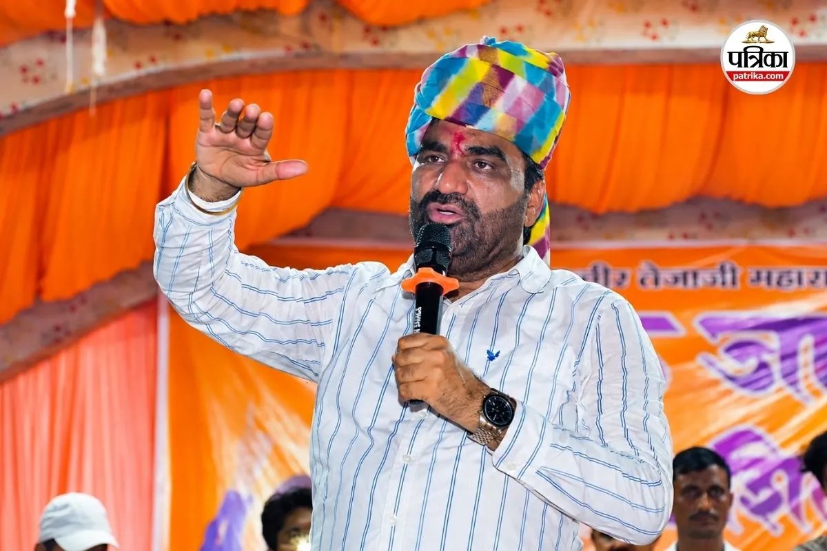 hanuman beniwal apologizes for mic throwing incident churu 2026