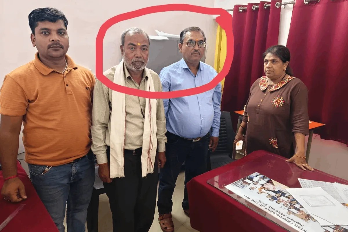 mpeb je-lineman caught taking 12000 bribe jabalpur lokayukta action