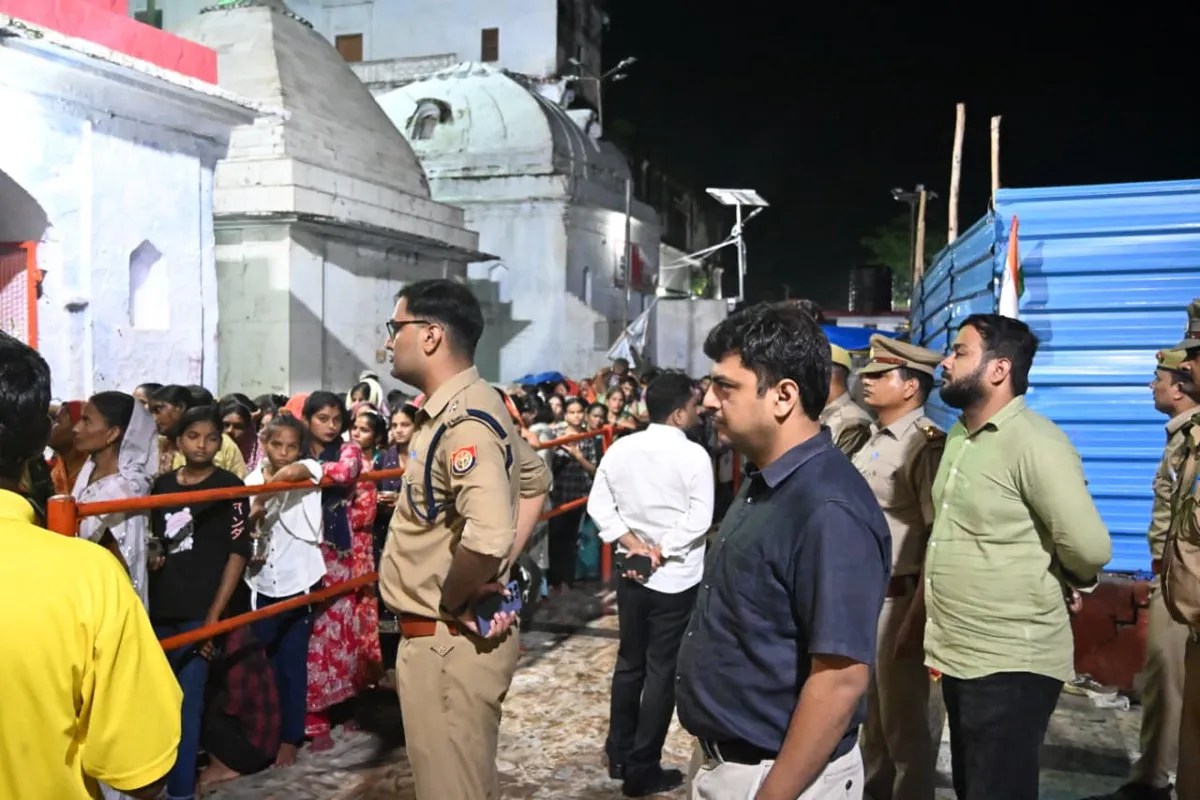 सावन के तीसरे सोमवार को लोधेश्वर महादेवा में उमड़ी श्रद्धालुओं की भीड़