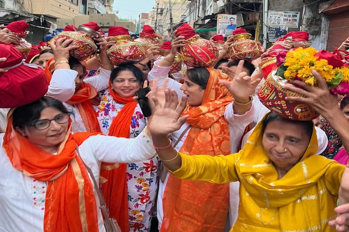 ग्वालियर में वरुणावतार भगवान झूलेलाल के 40 दिवसीय महोत्सव के अंतिम नौरेजा पर शहर भक्ति के रंग में सराबोर नजर आया।