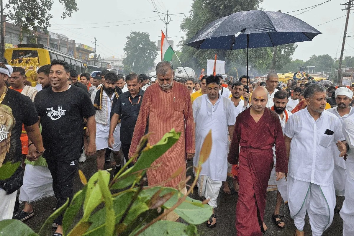 prahlad patel and jitu patwari attend the jabalpur kanwar yatra