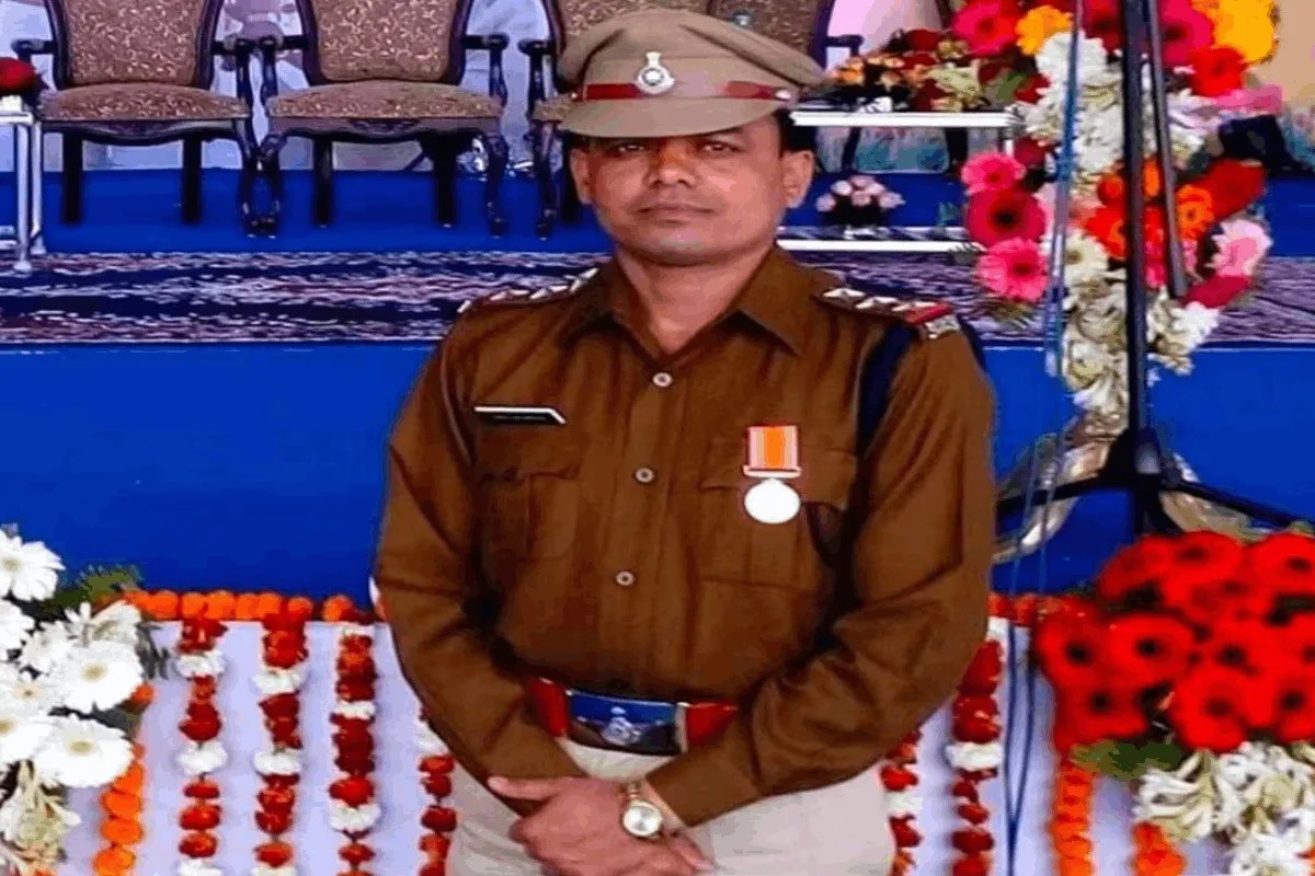 story of the indomitable spirit of dewas-based dsp ramesh akhadiya