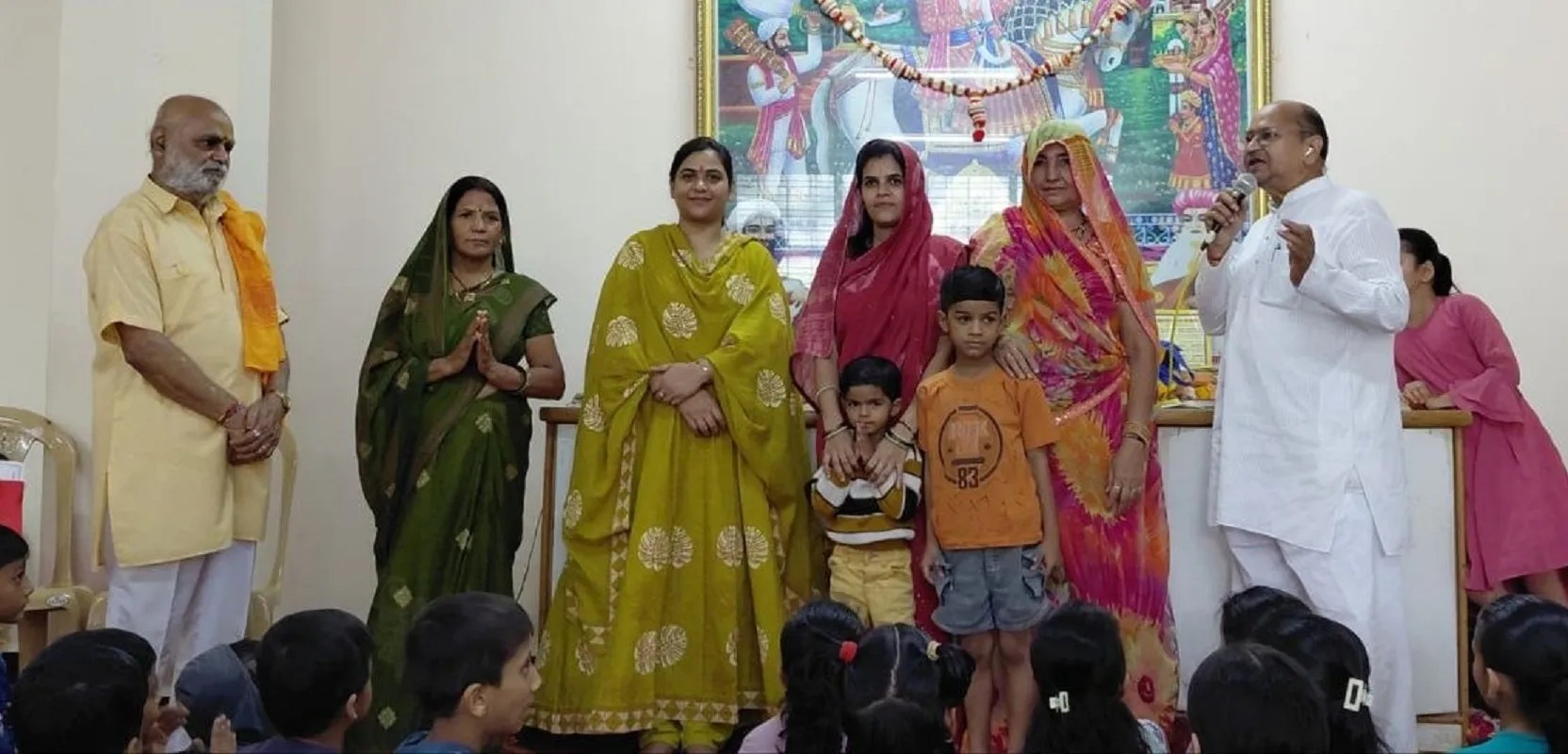 हुब्बल्ली के बाबा रामदेव भवन में अयोध्या से आईं कथावाचिका सुभद्रा कृष्ण ने बच्चों को श्रीराम के आदर्शों और संस्कारों की जानकारी दी।