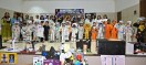 नेशनल स्पेस डे 2026 इंटरस्कूल प्रतियोगिता के ग्रैंड फिनाले में विद्यार्थियों को सम्मानित करते अतिथि एवं आयोजक।