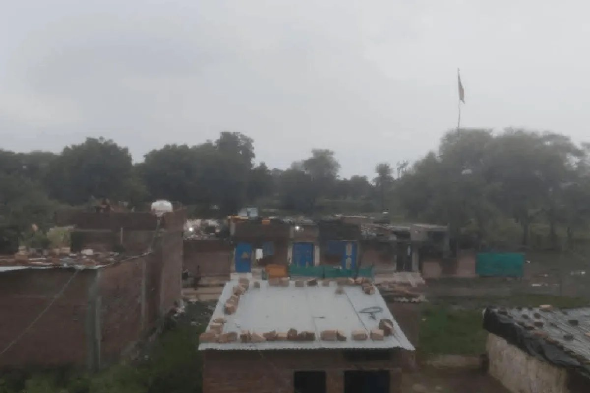 indian railway land encroachment 150 families house vacate