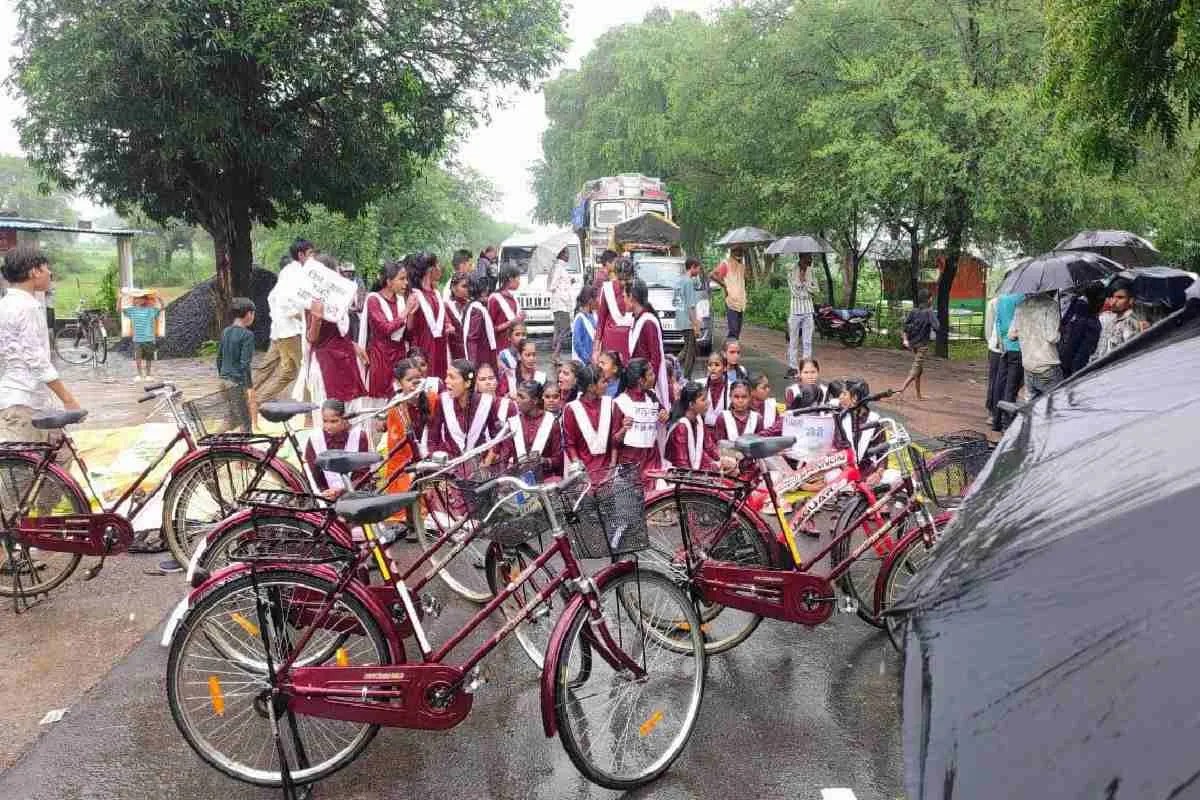 students protest heavy rain