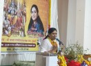 श्रीराम कथा में प्रवचन करतीं कथावाचिका सुभद्रा कृष्ण।