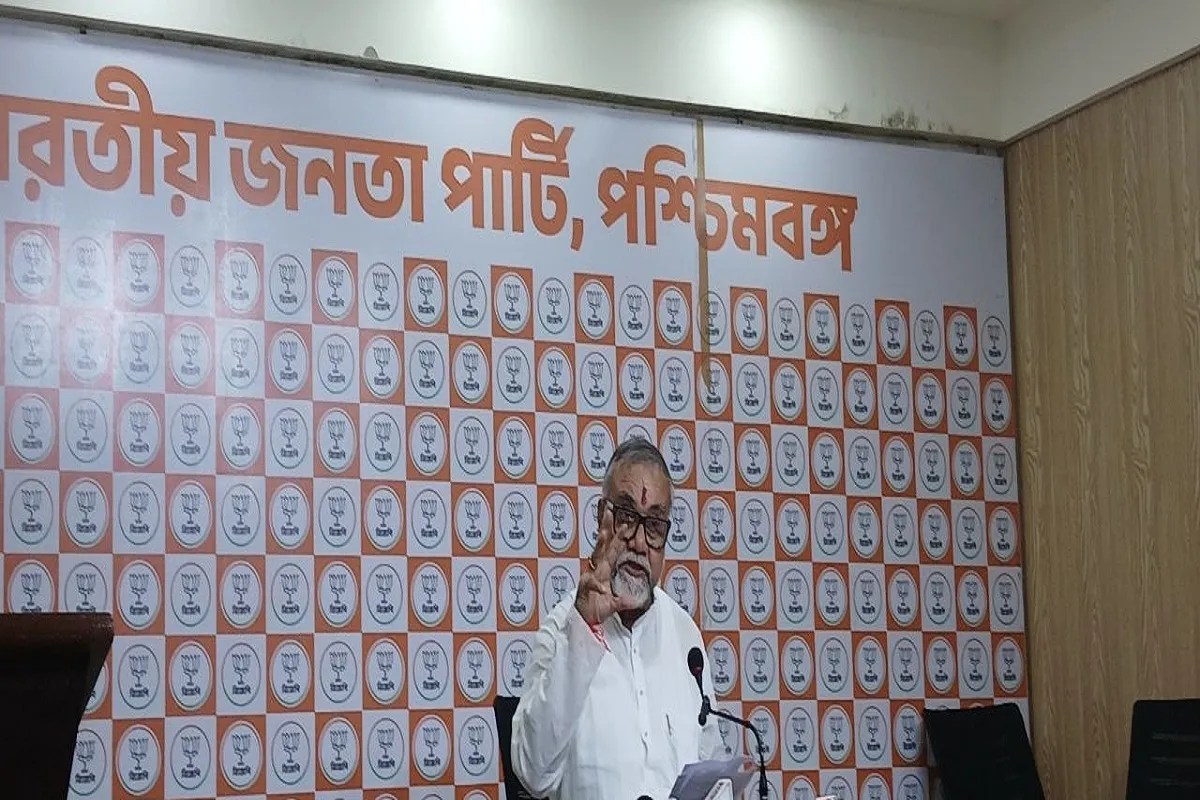 राज्य भाजपा के प्रधान कार्यालय मुरलीधर सेन लेन में आयोजित एक संवाददाता सम्मेलन में मंत्री तपस राय ने समग्र रूप से स्पष्ट किया कि नए औद्योगिक निवेश और रोजगार के अवसर पैदा करना, कानून-व्यवस्था बनाए रखना, रंगदारी और सिंडिकेट के खिलाफ कड़ी कार्रवाई करना तथा सामाजिक सद्भाव और राष्ट्रीय एकता की रक्षा करना इन सभी विषयों को सरकार सर्वोच्च प्राथमिकता देते हुए आगे बढ़ा रही है।