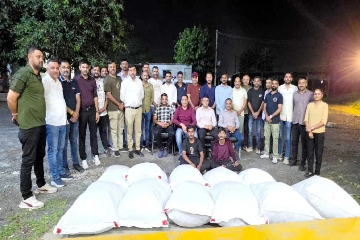 Cannabis worth over ₹1 crore seized on Rajkot-Ahmedabad Highway; two truck drivers arrested