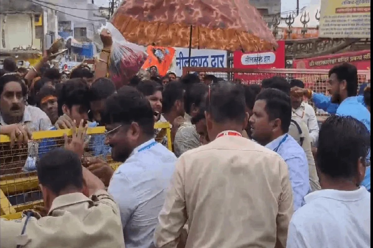 ujjain mahakal nagchandreshwar temple 13 injured