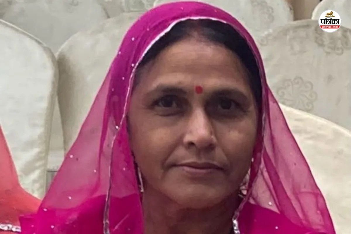 Udaipur son enemies came pelted stones house mother stopped SUV died