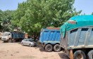 नागौर सदर थाने में खड़े बजरी के डंपर