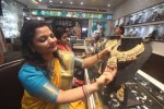 चौक क्षेत्र की ज्वेलरी दुकानों पर ग्राहकों की बढ़ी आवाजाही। (फोटो सोर्स : Ritesh Singh )
