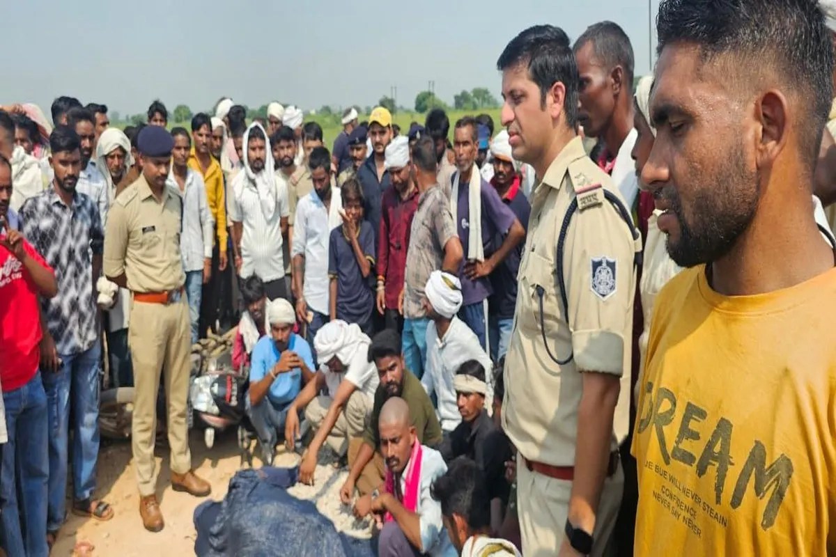 रोड रोलर ने जेठ-बहू को रौंदा, दोनों की मौत; गुस्साए लोगों ने तीन वाहन फूंके, हाईवे जाम