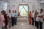 बारिश की फुहारों के बीच बाबा नीब करौरी से जुड़े स्थलों की यात्रा पर रवाना हुआ 30 सदस्यीय पर्यटकों का दल। (फोटो सोर्स : Ritesh Singh )