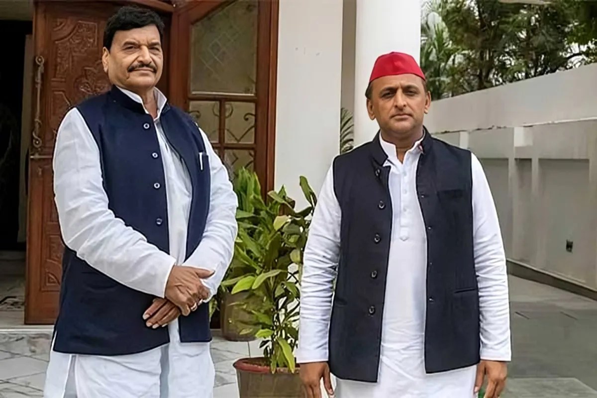 शिवपाल सिंह यादव और सपा अध्यक्ष अखिलेश यादव फाइल फोटो (फोटो सोर्स :Ritesh Singh )