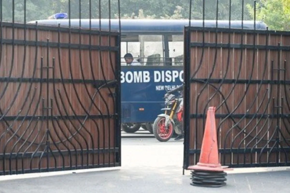 bomb threat in delhi schools, delhi police alert