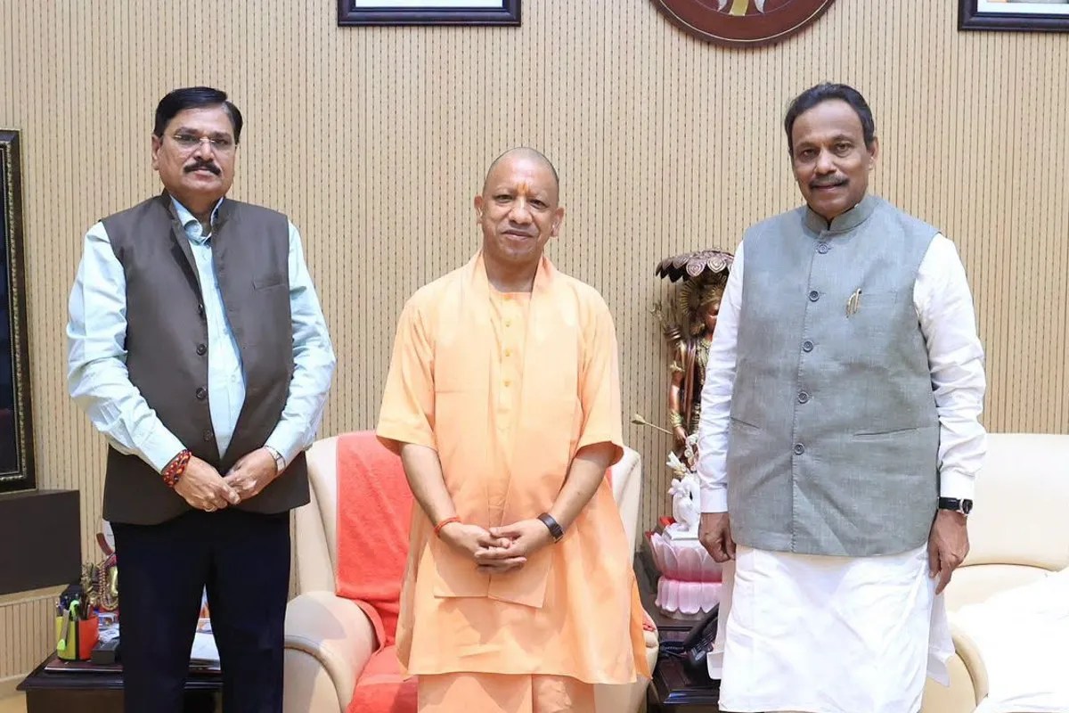 तावड़े जी, 2027 में हैट्रिक लगानी है तो बूथ कार्यकर्ताओं को प्यार से टच करो (फोटो सोर्स : बीजेपी News Group)