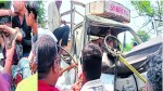 सिकोसा में तेज रफ्तार ट्रक और पिकअप में आमने-सामने से टक्कर हो गया। जिससे पिकअप के परखच्चे उड़ गए। चालक केबिन में स्टेयरिंग में फंस गया था जिसे कटर मशीन से काटकर बाहर निकाला गया।