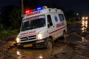 Agra News, Ambulance Stuck in Pothole, UP Health Department, CMO Agra, UP News