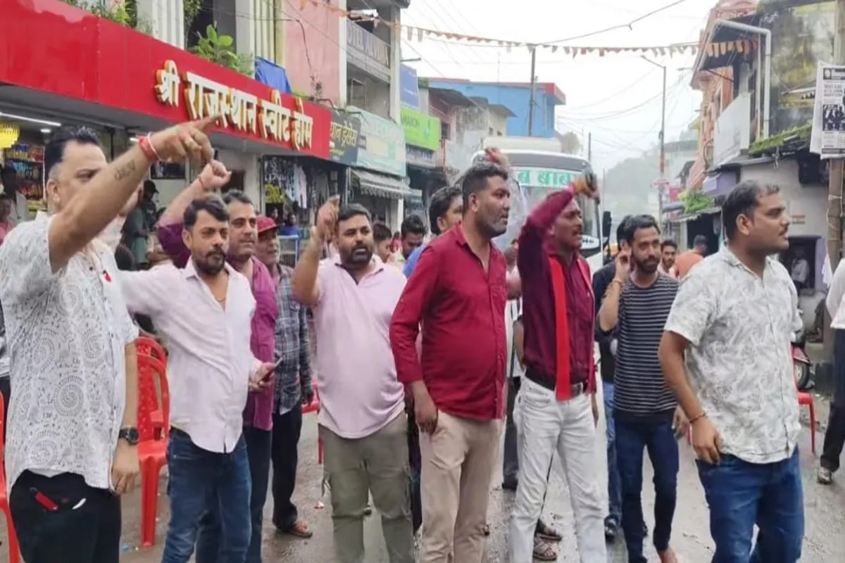 Chirimiri businessmen protest against Nigam Engineer