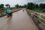 Rainy water on the Chanan river bridge