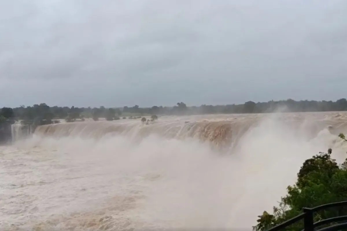 beauty of chitrakote falls