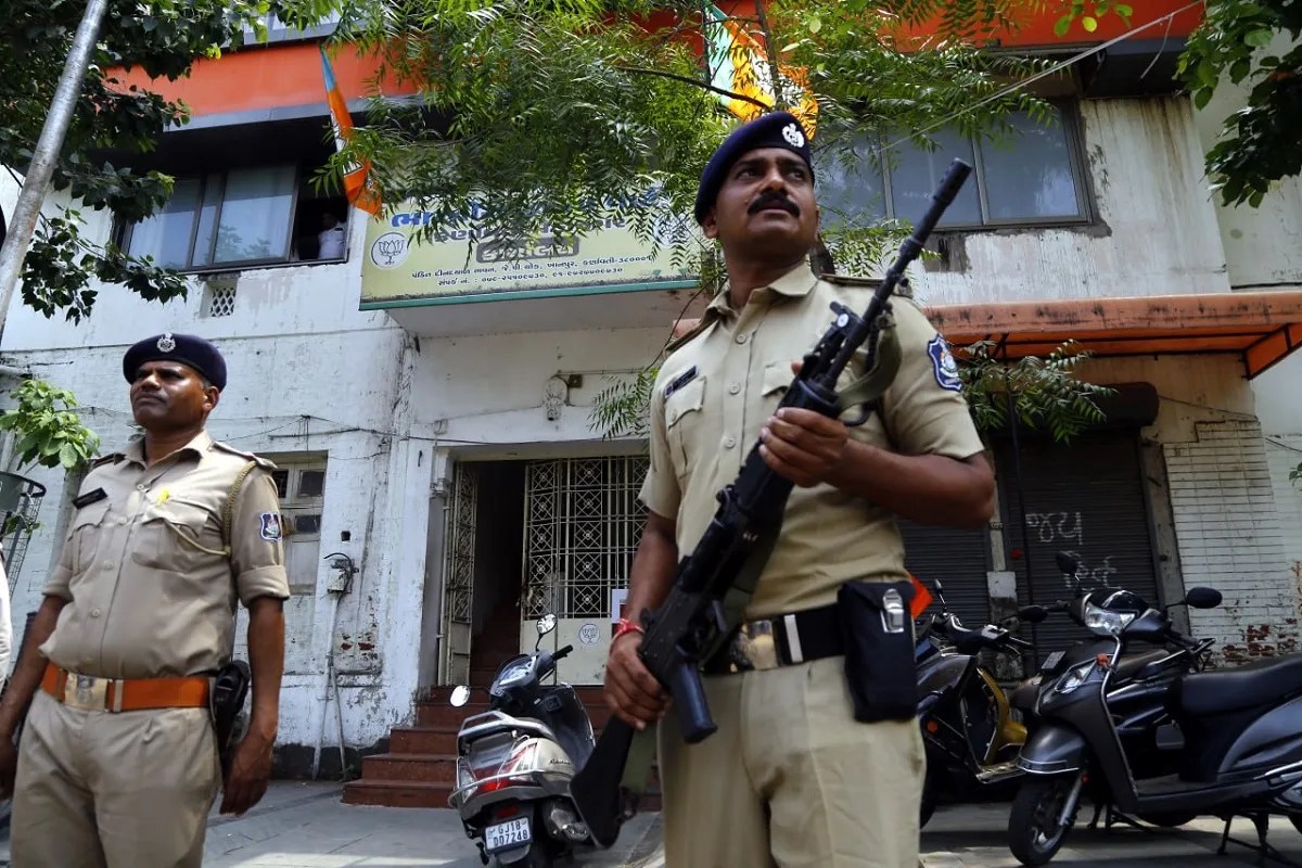 Gujarat: सोमनाथ मंदिर और भाजपा कार्यालयों को बम से उड़ाने की धमकी | Ahmedabad News