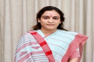 अपर्णा यादव ने पति प्रतीक के साथ डॉ. दिनेश शर्मा की फोटो शेयर कर दी बधाई (फोटो सोर्स : Aparna Bisht Yadav/ X)
