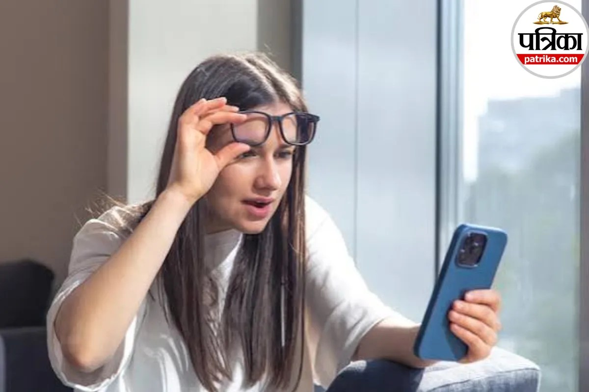 Farsightedness symptoms and causes,Hyperopia vs presbyopia differences,Blurry vision reading books causes,