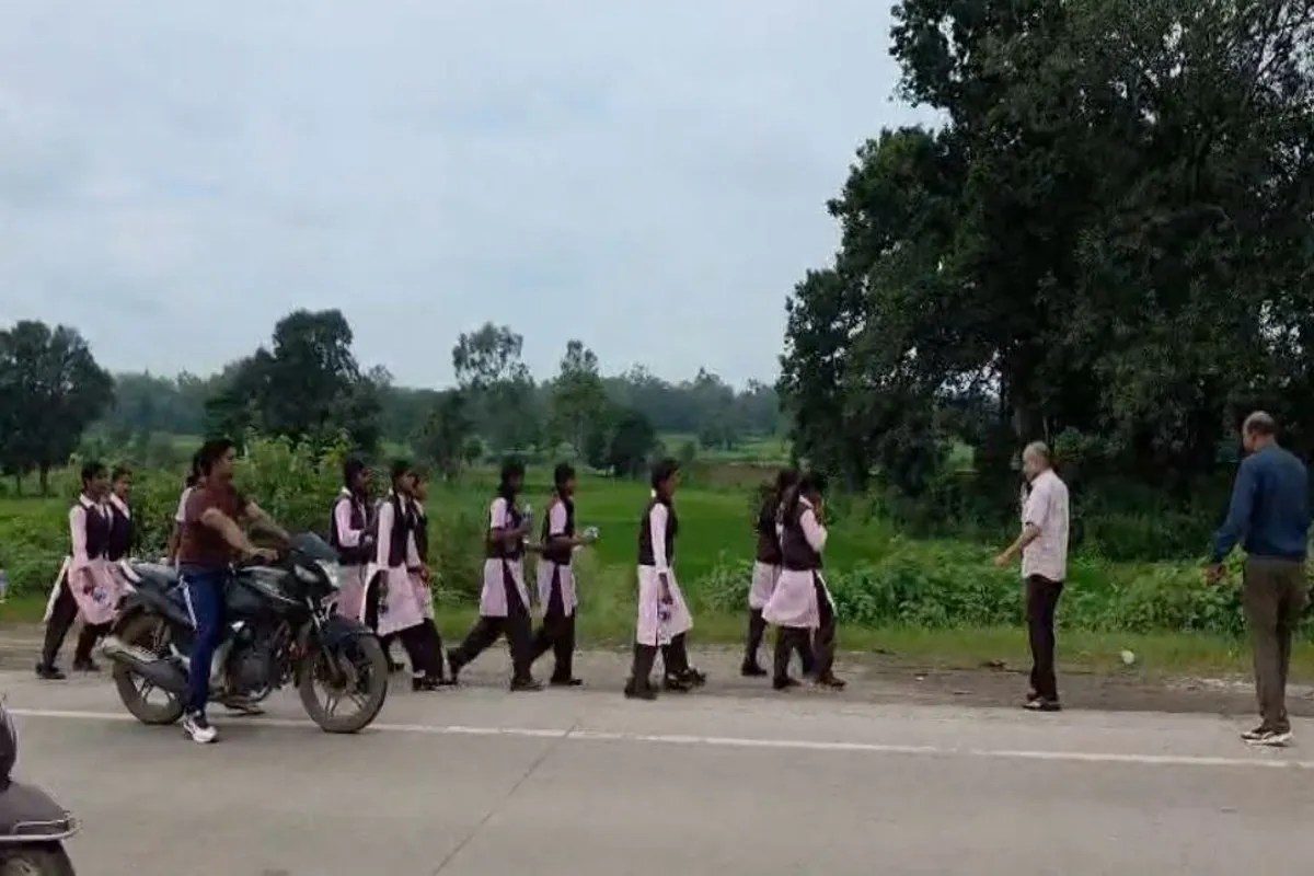 Girls out to meet with collector