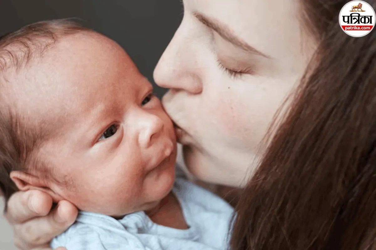 newborn baby kissing, herpes infection in newborn