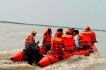बाढ़ का निरीक्षण, फोटो सोर्स- X फर्रुखाबाद डीएम
