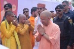 मुख्यमंत्री योगी आदित्यनाथ पहुंचे शिव कथा में, फोटो सोर्स- X कैबिनेट मंत्री मनोज पांडे