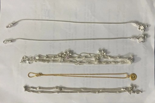 2 girls arrested with jewellery