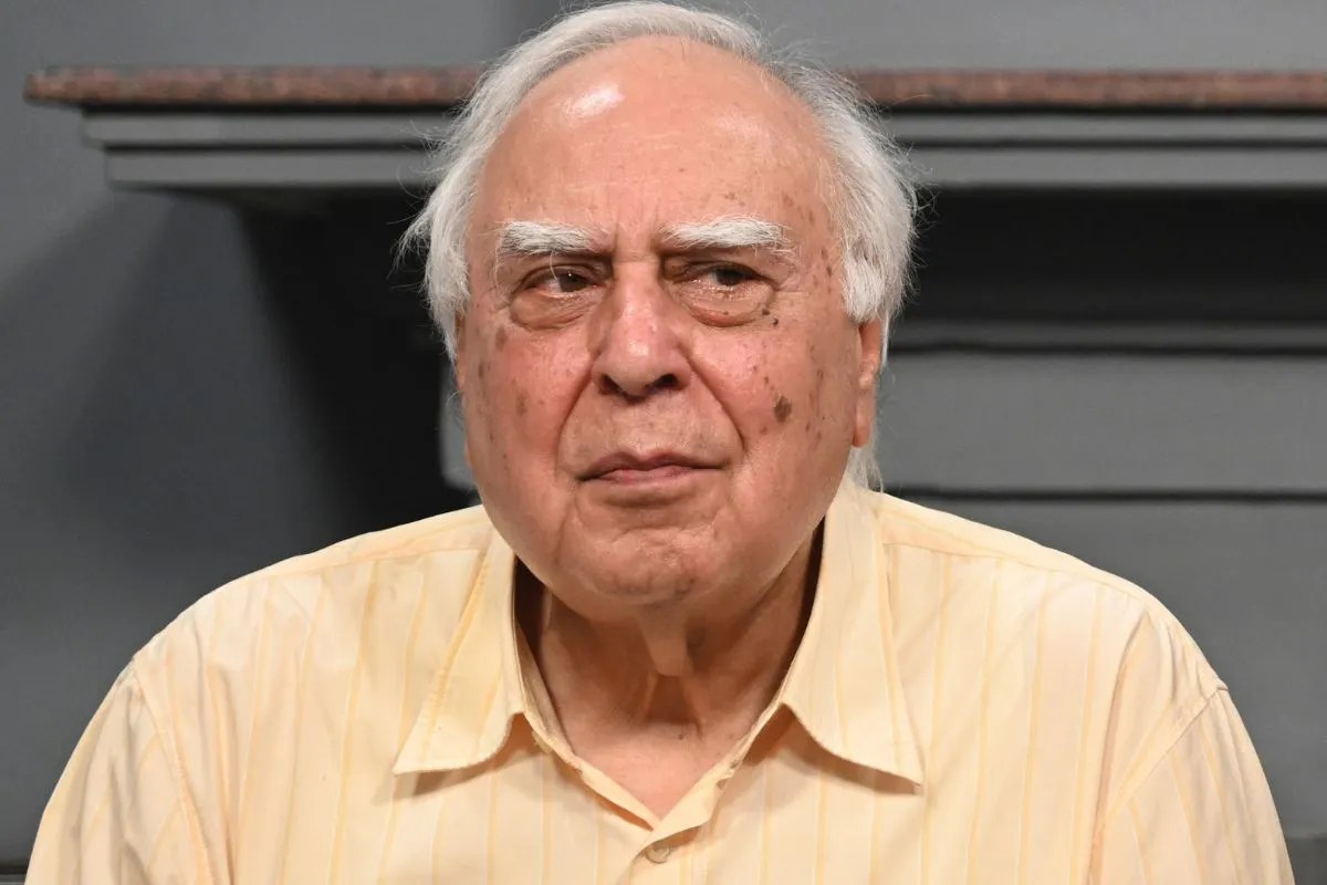 ‘चुनाव आयोग और सरकार की जुगलबंदी कब तक चलेगी?’, बंगाल उपचुनाव और सिंबल विवाद पर भड़के कपिल सिब्बल
