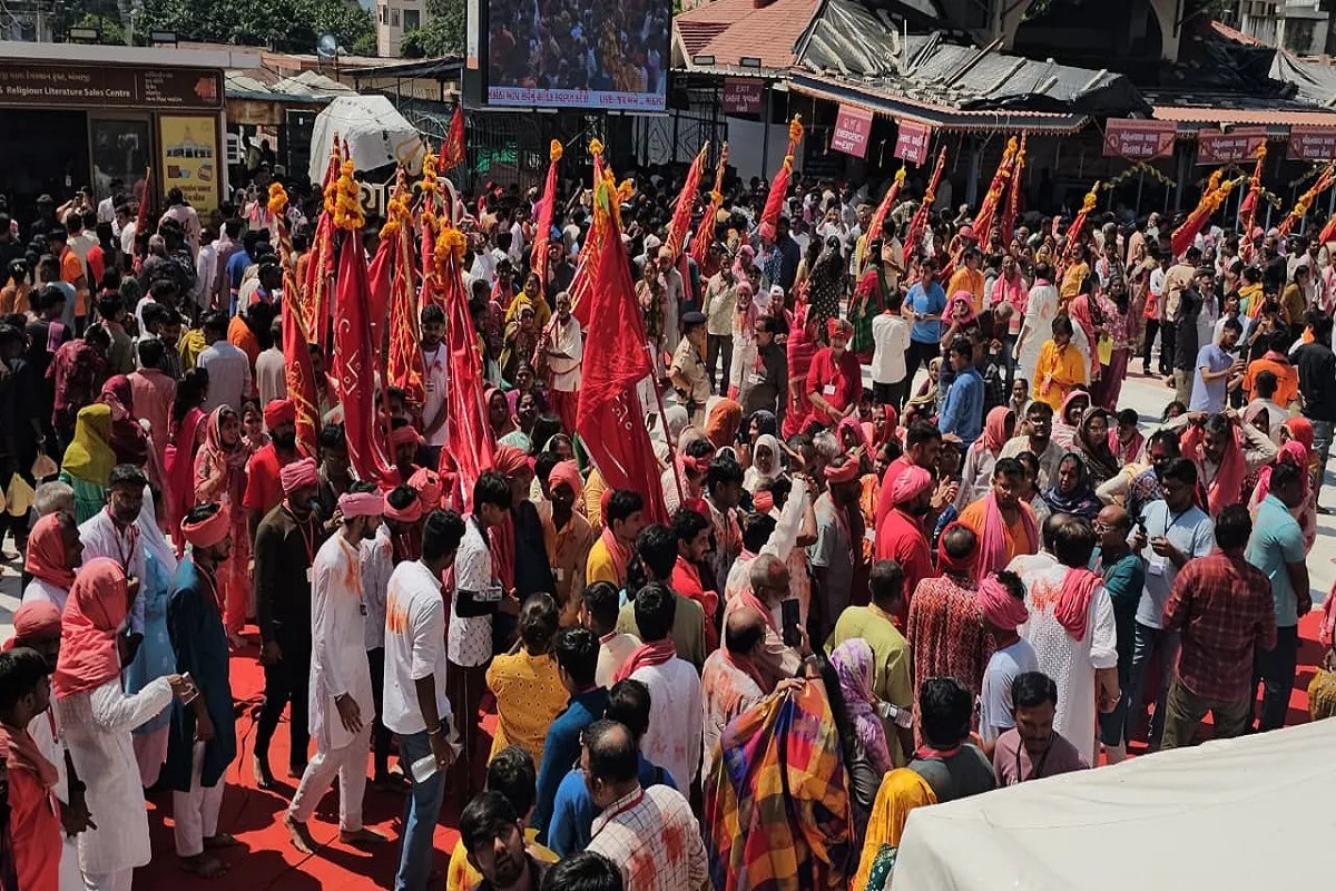 Laldanda Sangh Reaches Shaktipeeth Ambaji from Ahmedabad, Upholding a 192-Year-Old Tradition