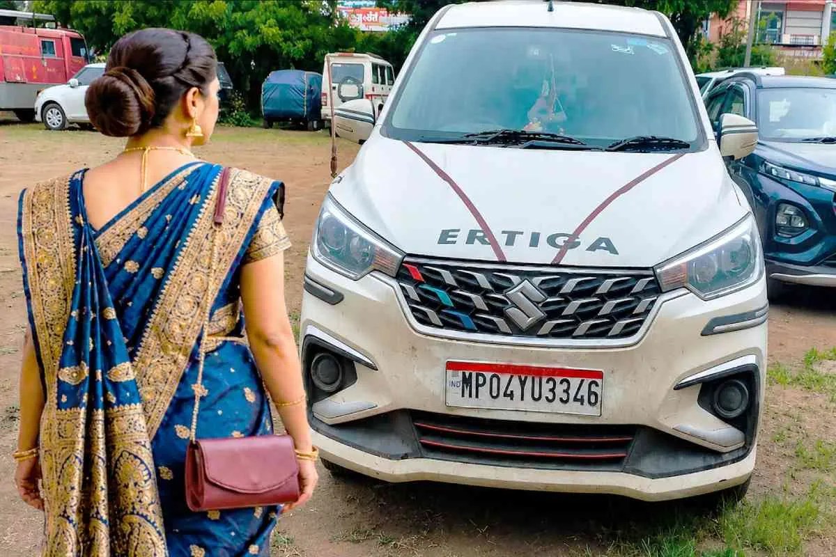 Married Woman Leaves With Lover