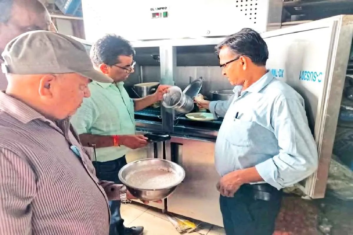 फोटो में मसाला कारोबारी मनोज कुमार जैन (Photo Source - Patrika)
