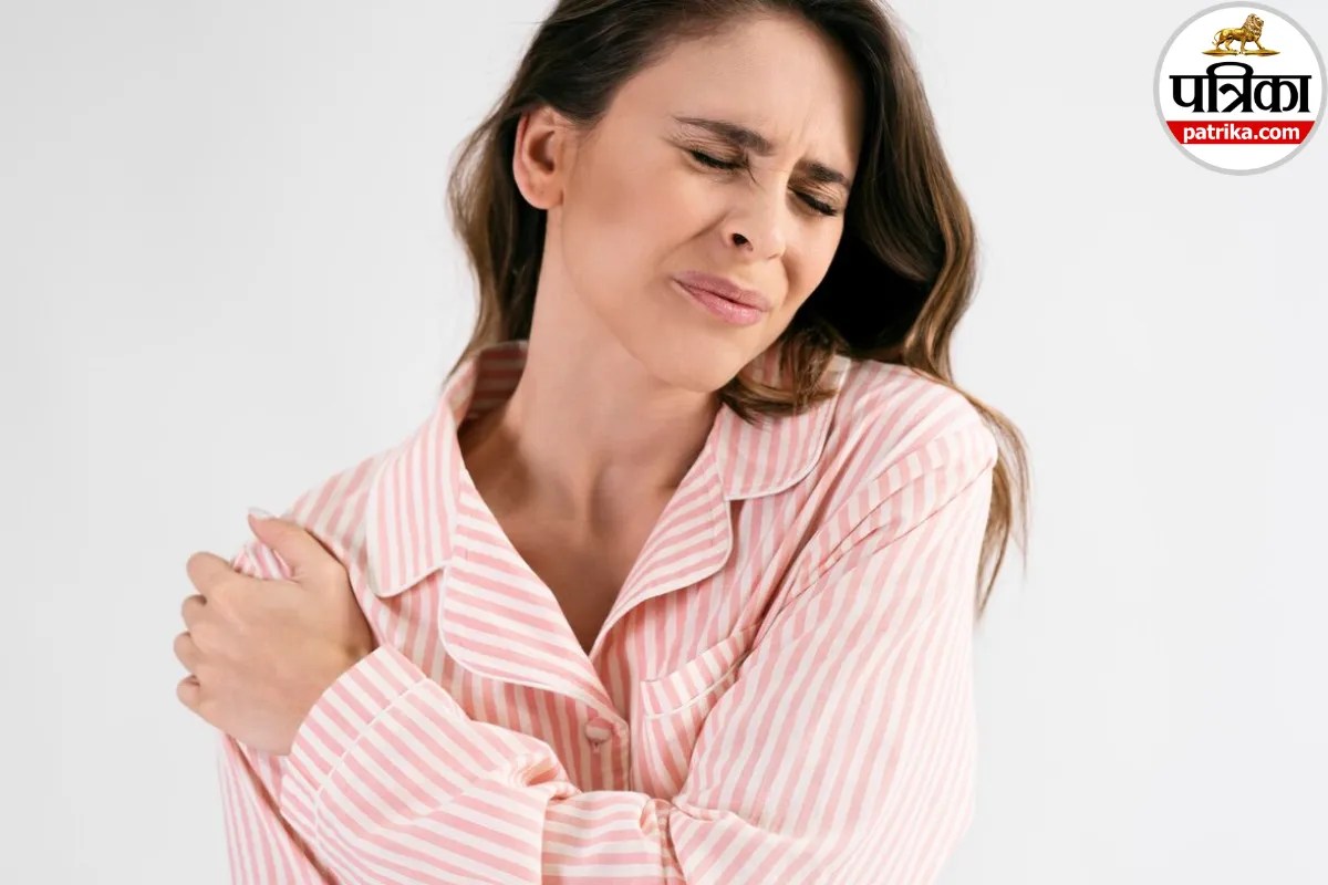 O’Brien test being performed on a shoulder to detect internal issues