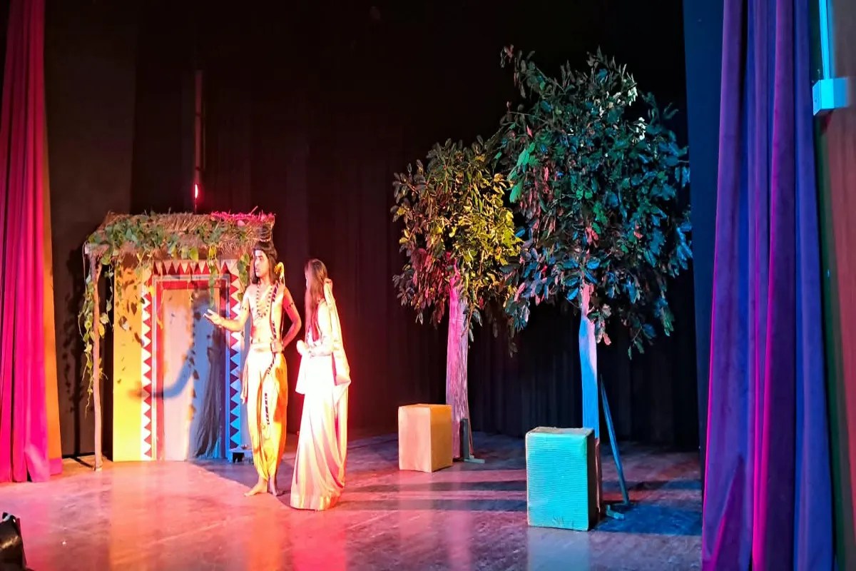 कलाकारों के जीवंत अभिनय, संगीत, प्रकाश और मंच सज्जा ने बांधा समां; दर्शकों को भक्ति, त्याग और मर्यादा का संदेश (फोटो सोर्स : Ritesh Singh)
