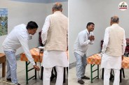 Polling Officer Touches Gehlot Feet