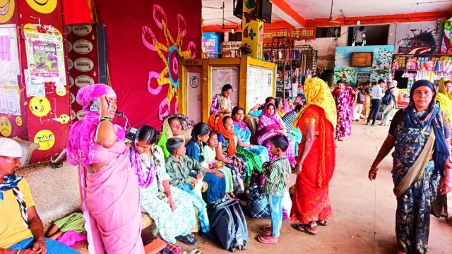 यात्री मोनिका साहू ने कहा कि बस स्टैंड अच्छा है, लेकिन इसे और व्यवस्थित करने की जरूरत है। प्रसाधनों की नियमित सफाई होनी चाहिए।