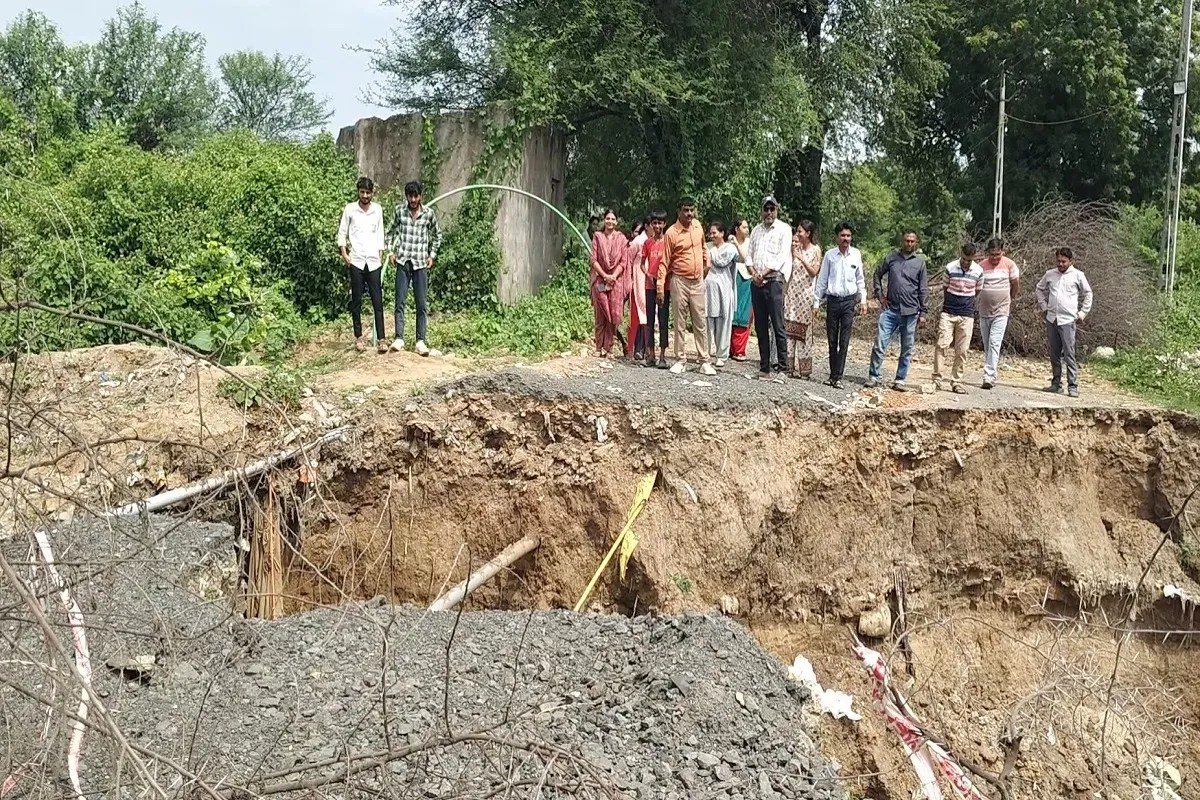 Road washed away by strong currents near Patolpura Talabdi in Anand